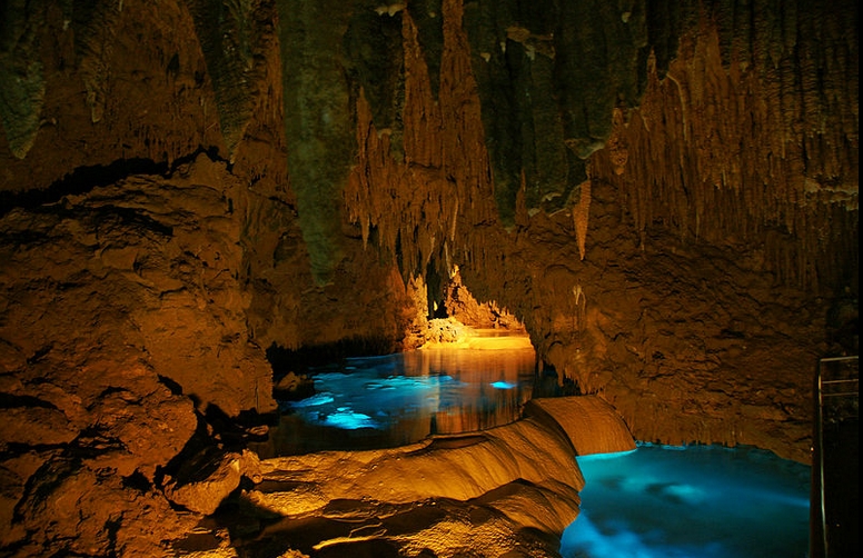 沖繩的洞窟・鐘乳洞是？